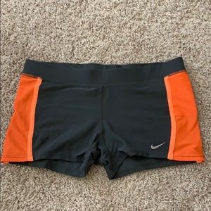 Nike shorts (S)